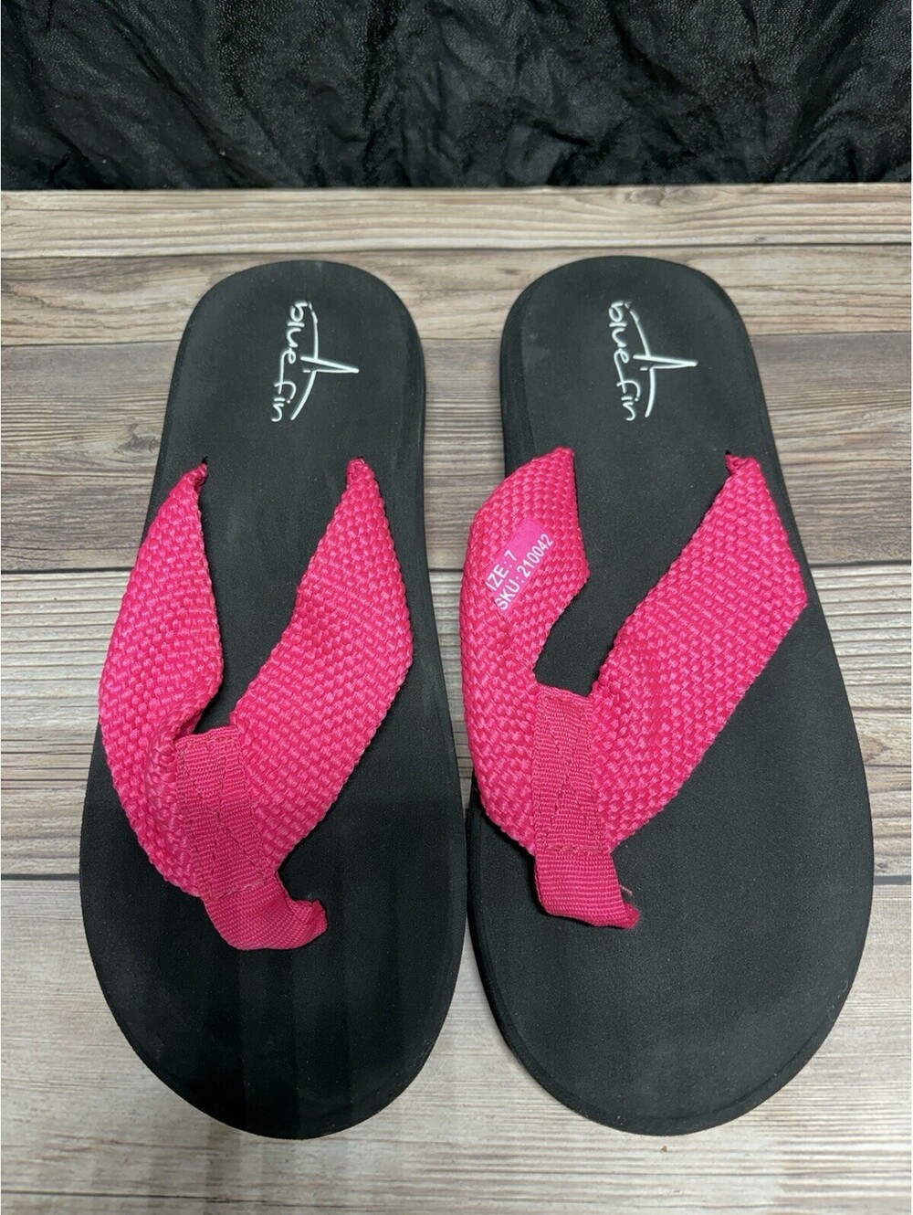 Blue Fin Women's Flip Flops Thong Sandals Pink Fabric Size 7